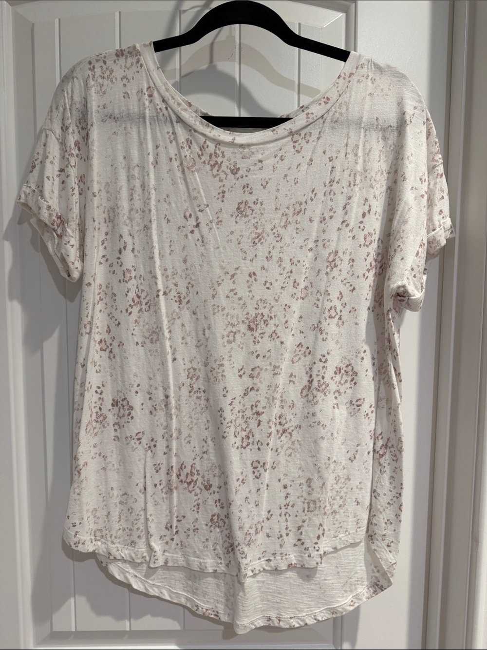 Relaxed Crewneck Short-Sleeve Tee in Cream with Dusty Pink Print